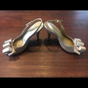 me too Shoes - Me Too Champagne Satin Pumps Size 6.5 me too Shoes - Me Too Champagne Satin Pumps Size 6.5